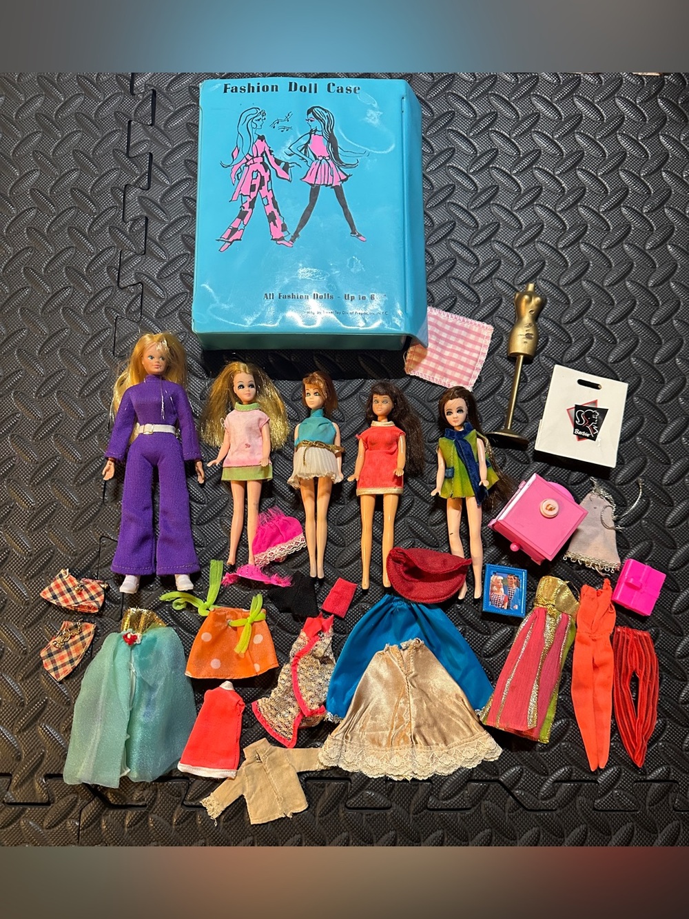 🩷🧸Vintage Dawn & Friends Topper Lot 
Dolls With Clothes Shoes and More 1970s🩷